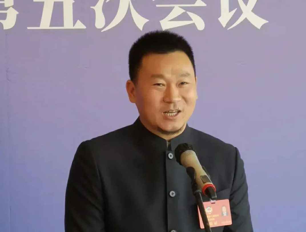 202204221343.jpg 为进一步展示市政协团结、民主、开放、自信的形象,向市民和网友展示政协委员的履职风采,中山市政协十二届五次会议在2月4日上午开幕前开设“委员通道”,市政协委员、半岛·网站在线登入官网-半岛(中国)公司总经理陈朝阳走进“委员通道”,回应社会关切的问题。他就如何做好城市应急管理规划的问题进行发言,并回答记者提问。.jpg